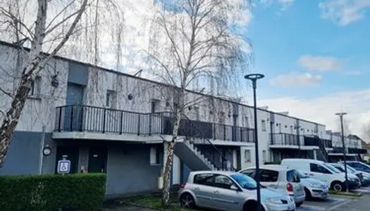 Appartement de type 2 avec terrasse et parking privé dans une résidence sécurisée