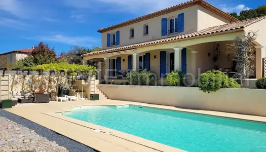 Spacieuse villa avec piscine et garage sur 1260 m²