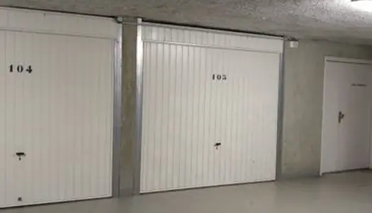 Location garage fermé 15m2 oullins 10 mn métro église 