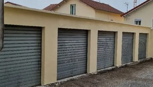 A louer garage box parking 16m² location LE TEIL 07400 centre ville 