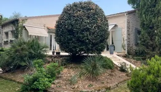 Maison charentaise en pierre de taille rénovée 