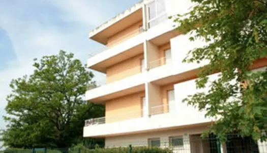 Appartement de Type F3 avec Balcon à Sully-sur-Loire 