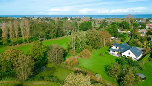 Cabourg, maison d'architecte avec sa vue splendide sur le golf et proche plage