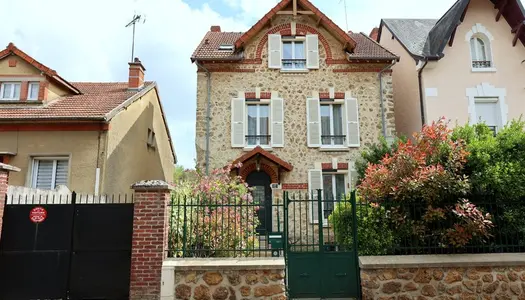 Dpt Marne (51), à vendre DORMANS Maison en pierre meulières de 133m² de Type 6, 4 chambres,  