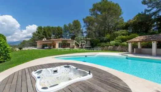 Somptueuse propriété de 540 m² avec piscine et garage, sur un parc arboré de plus d'un hectare, 