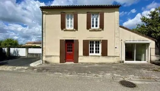 Maison de village avec trois chambres et vaste atelier 