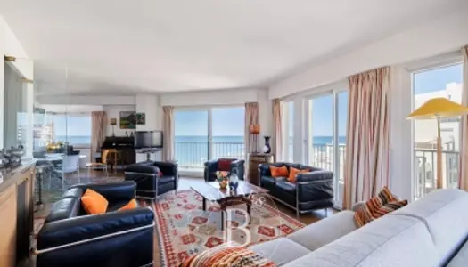 BIARRITZ COEUR DE VILLE, APPARTEMENT AVEC GRAND BALCON VUE MER, GARAGE 