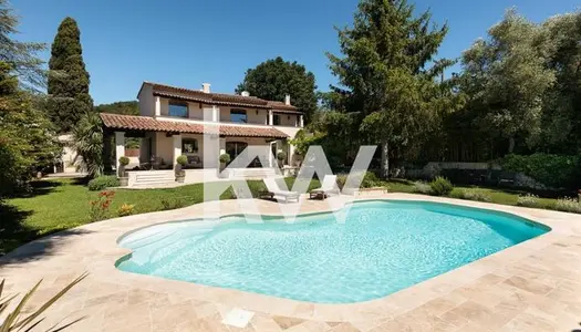 Villa 6 pièces 239 m² 