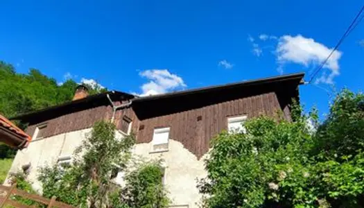 Maison de village, 2 étages habitables, grand terrain, à 7 minutes de Moutiers73600, 12 d'Aime 