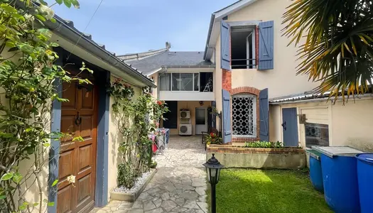 Dpt Hautes Pyrénées (65), à vendre TARBES maison P5 de 185 m² - Terrain de 272,00 m² 
