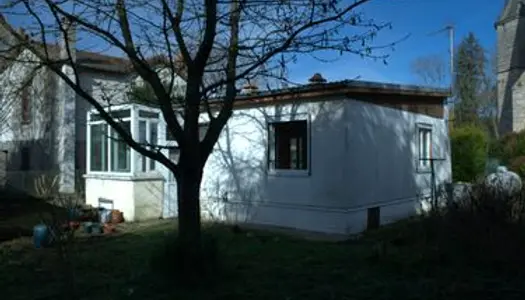 Maison avec jardin et dépendance, superbe environnement