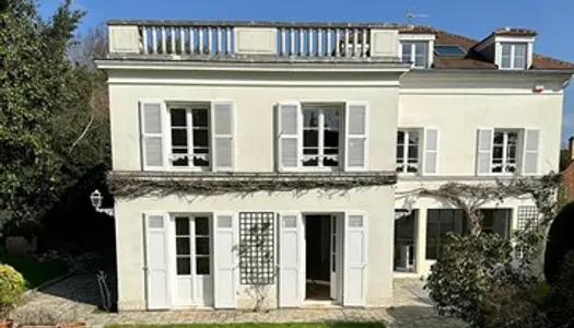 Maison 9 pièces 280 m²