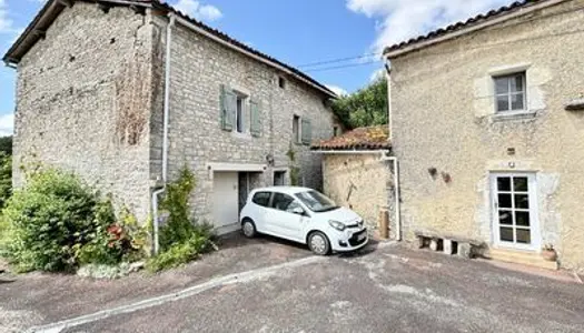 Ensemble de deux belles maisons de caractère avec des vues incro 