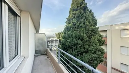 T3 dernier étage avec balcon et garage 