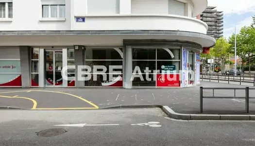 Local commercial 243 m² 