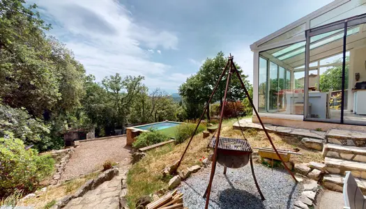 Maison individuelle avec piscine sur 2100m2 