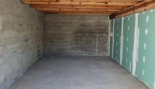 Loue garage 20 m2 sur la marana