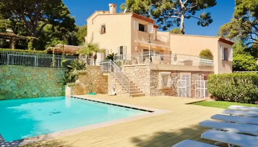 Villa 6 pièces 400 m²