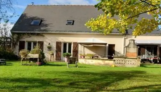 Maison familiale de 5 chambres sur beau jardin; accès centre bourg à pied