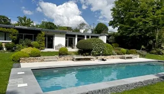 Maison d'architecte sur jardin paysagé et piscine Versailles 