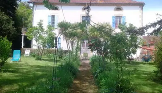 Vends maison gasconne traditionnelle dans beau parc ombragé, vue Pyrénées 245m² 
