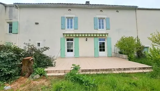 Maison de 155m2 avec dépendances - 4 chambres à Saint Amand de Nouere 