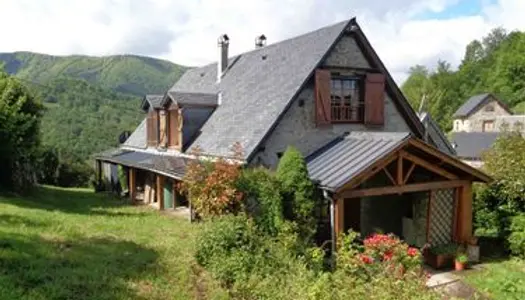 Ensemble de deux maisons proche Oust 