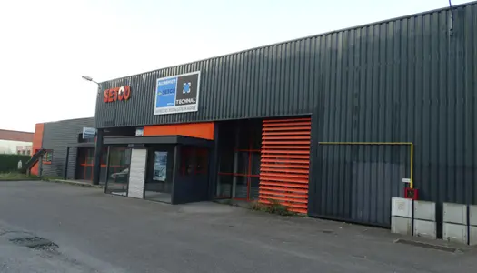 Location Local commercial 1007 m² à Le Houlme 4 250 € CC /mois