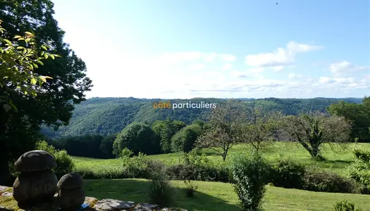 Ensemble immobilier avec vue dominante sur les gorges de la Dordogne 