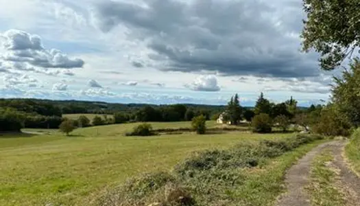 Terrain 2 hectares, dont 7 600 m2 constructibles, dans un cadre exceptionnel 