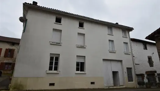 Ensemble Immobilier Mitoyen à rénover - Deux Maisons Attenantes avec Garage, Atelier et Te 