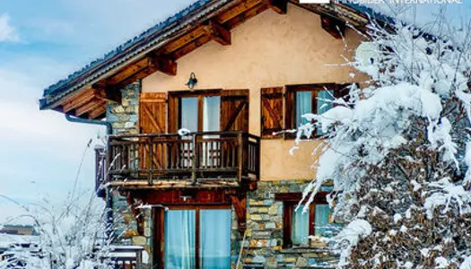 Beau chalet à vendre dans les Trois Vallées, avec un appartement et du terrain