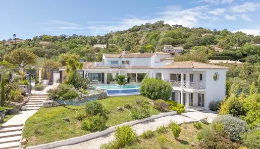 VILLA D'EXCEPTION AVEC VUE MER SUR LA BAIE DE CANNES 