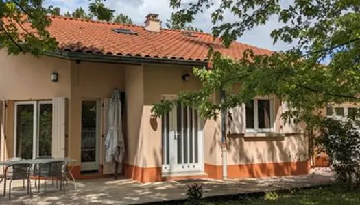 Maison familiale sur terrain arboré 