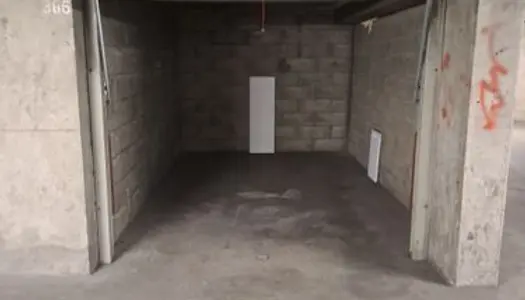 Garage fermé en sous-sol