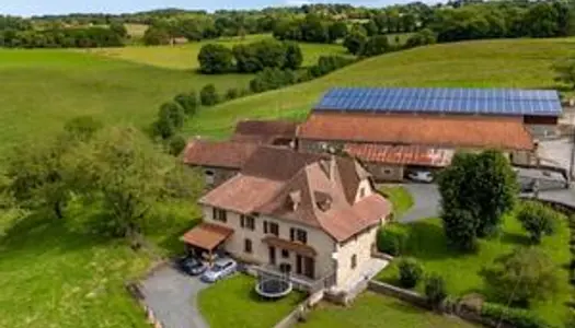 Un joyau rural - 12 hectares de terres de qualité, granges, ferme et hangar solaire 