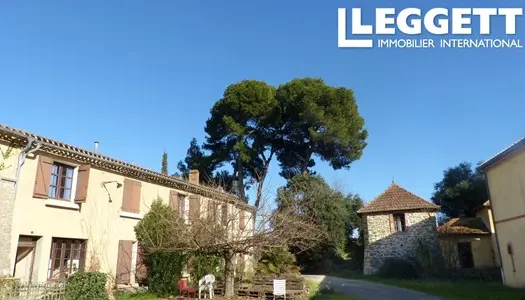 Ancienne propriété viticole à rénover. 6 maisons, nombreuses dépendances. 2 hectares de terrain