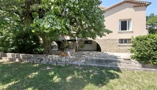 Maison - Villa Location Carpentras 5p 131m² 1200€