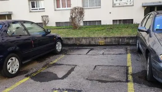 Parking - Garage Location Valencin   85€