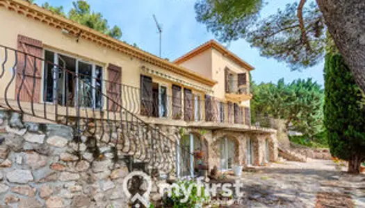 Sur la Corniche du Faron, villa provençale, face à la mer !