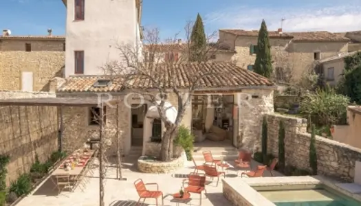 Pittoresque maison de village avec bassin provençal et vue panoramique 