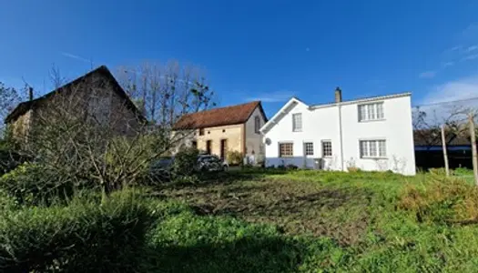 Proche MONTREUIL-SUR-MER Maison avec dépendances.