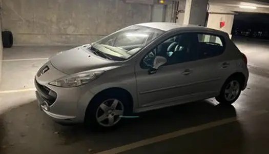 Parking à louer 90/mois à Sèvres Croix-Bosset