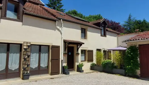 RARE MAISON DE VILLAGE AVEC GARAGE ET TERRASSE 