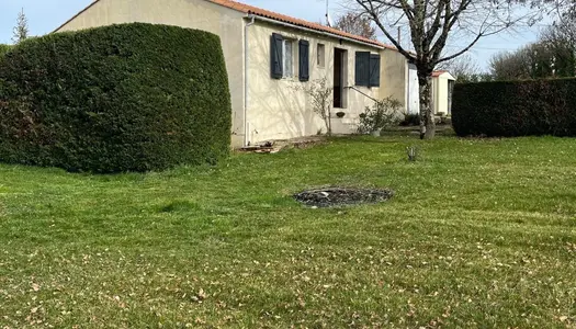 Maison lumineuse,4 pièces avec jardin arboré