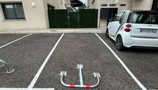 Place de parking - sécurisé