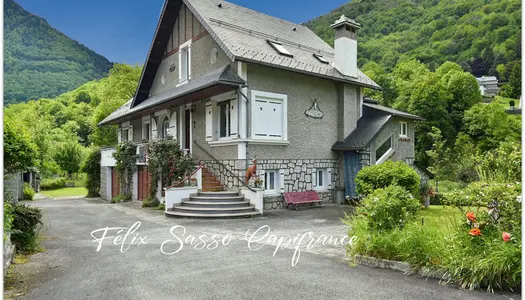 CAUTERETS 65, magnifique maison authentique avec un très beau terrain arboré offrant une vue 