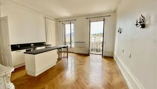 Studio 1 pièce 32 m² 