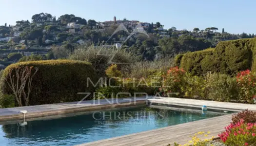 MOUGINS - Domaine fermé, vue collines et village 