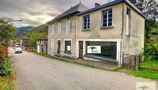 Maison de bourg à rénover + local commercial